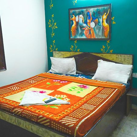 Hotel Bliss Bourn - Lajpat Nagar Nuova Delhi Esterno foto