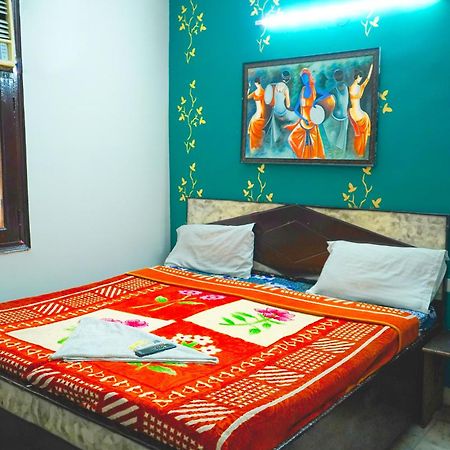 Hotel Bliss Bourn - Lajpat Nagar Nuova Delhi Esterno foto